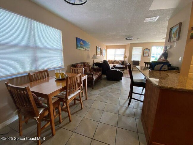 Building Photo - 404 Taylor Ave