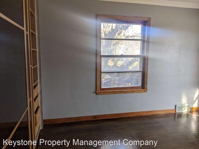 Building Photo - 3 br, 1.5 bath House - 1923 E. Court Street