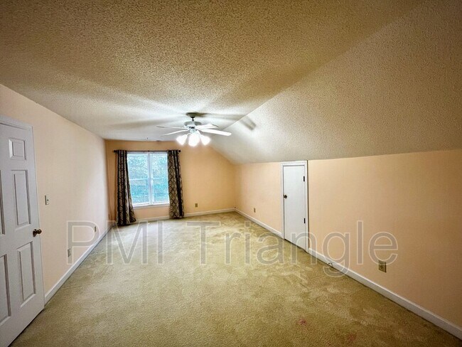 Building Photo - 102 Glen Mavis Ct