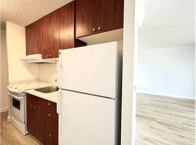 Building Photo - 710 Lunalilo St