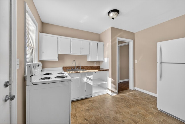 Building Photo - 2221 Woodward Ave