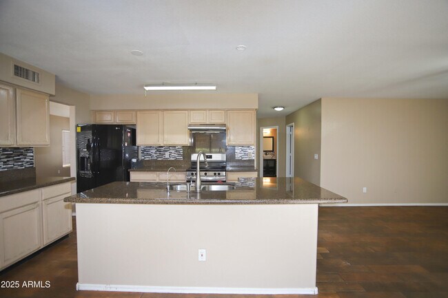 Building Photo - 842 N Naples Dr