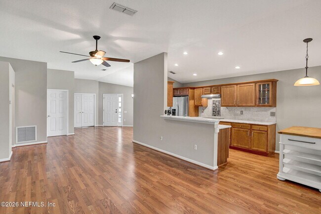Building Photo - 1325 Fairway Village Dr
