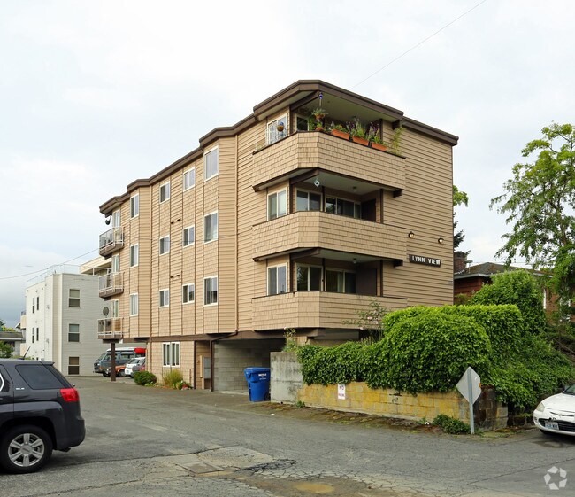 Building Photo - Lynn View Apartments