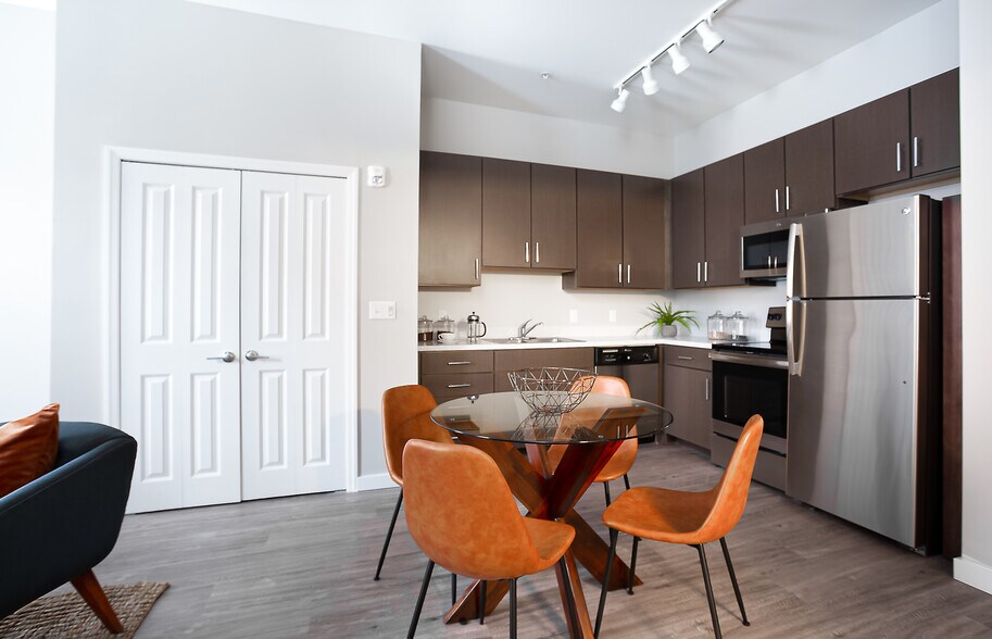 Building Photo - High Street Commons Building A