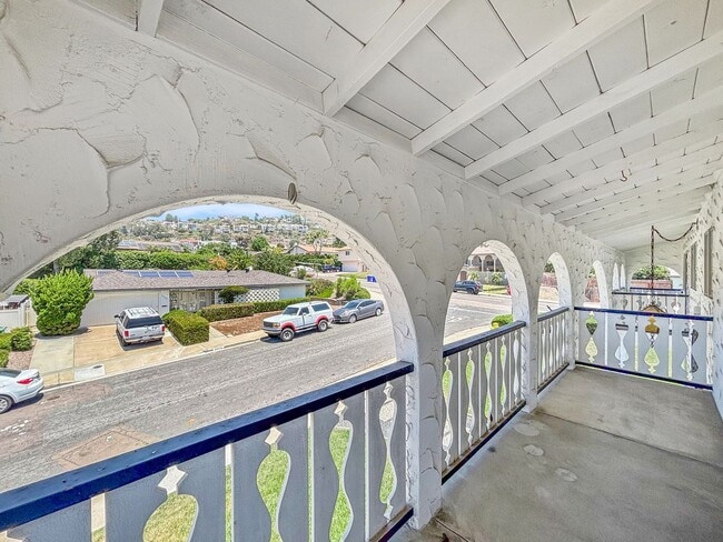 Building Photo - Charming & Spacious 4BD/3BA House in Allie...
