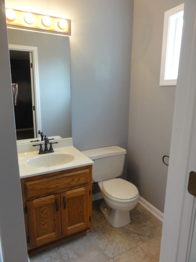 Building Photo - Beautiful Single Family Home, Great Location