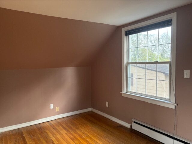 Building Photo - Hardwood floors and beautiful back yard in...