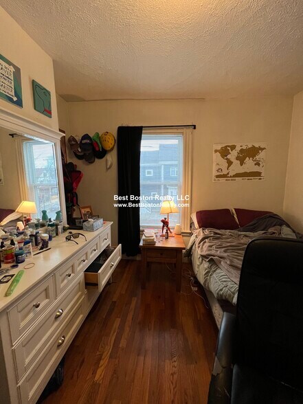 Building Photo - 59 Cedar St