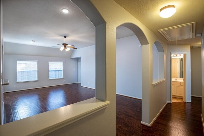 Building Photo - 24519 Red Bluff Tr