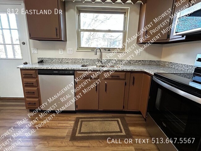 Building Photo - 812 Eastland Dr