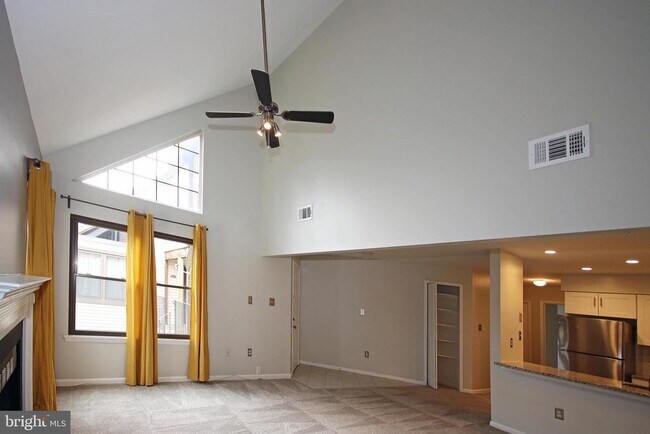 Building Photo - 3801 Ski Lodge Dr