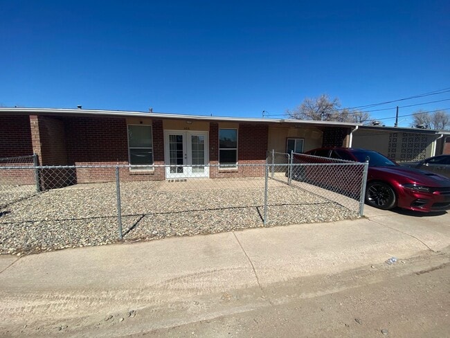 Building Photo - 406 Sunny Ln