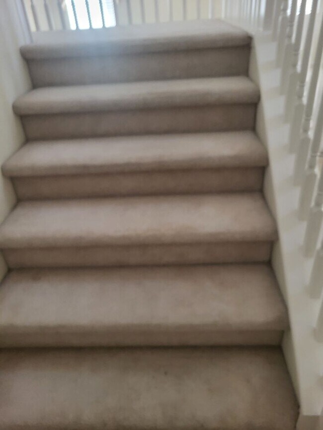 Building Photo - 5049 Pine Lake Ct