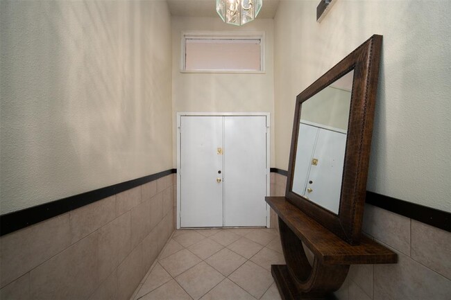 Building Photo - 10619 Chapel Hill Dr