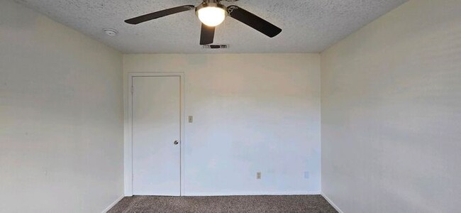 Building Photo - Tour Today! Newly Updated 2/1.5 Townhome i...