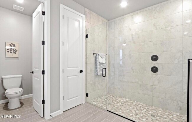 Building Photo - 257 Adamtowne Dr