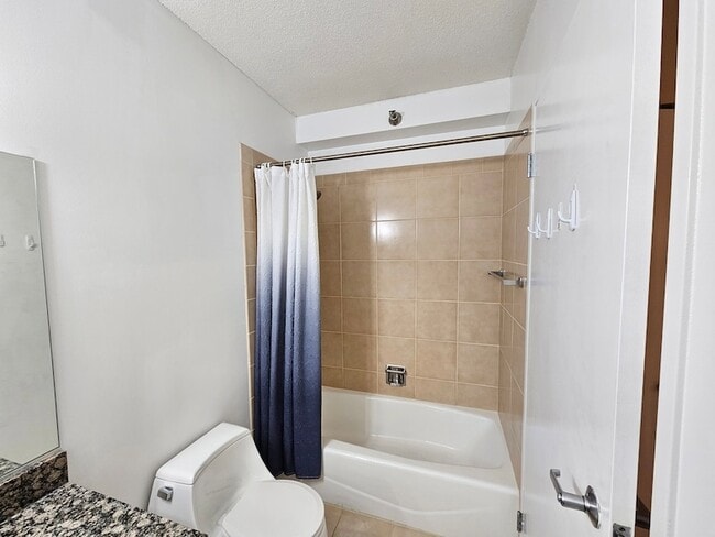 Building Photo - 512 N McClurg Ct