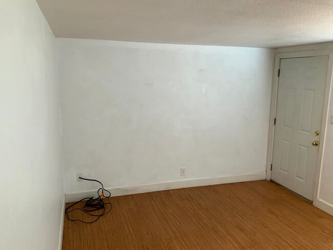 Building Photo - 715 E 21st Ave