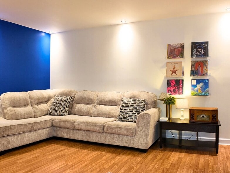 Building Photo - 2231 Castle Rock Square