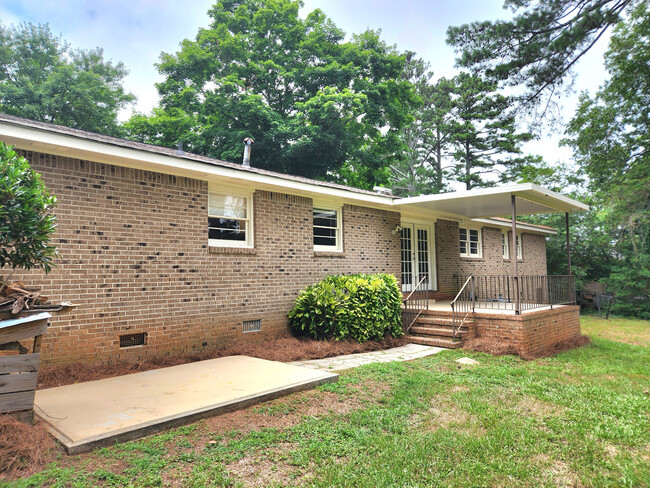 Building Photo - 1482 Wesley Dr