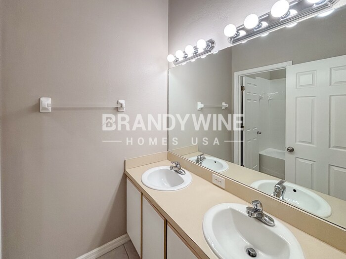 Building Photo - 9701 Carlsdale Dr