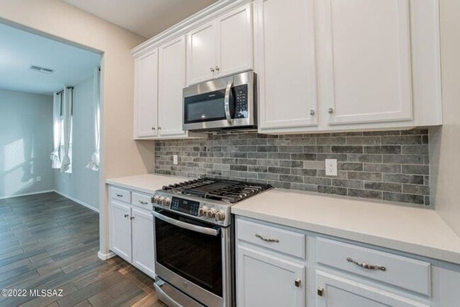 Building Photo - 9848 N Howling Wolf Rd