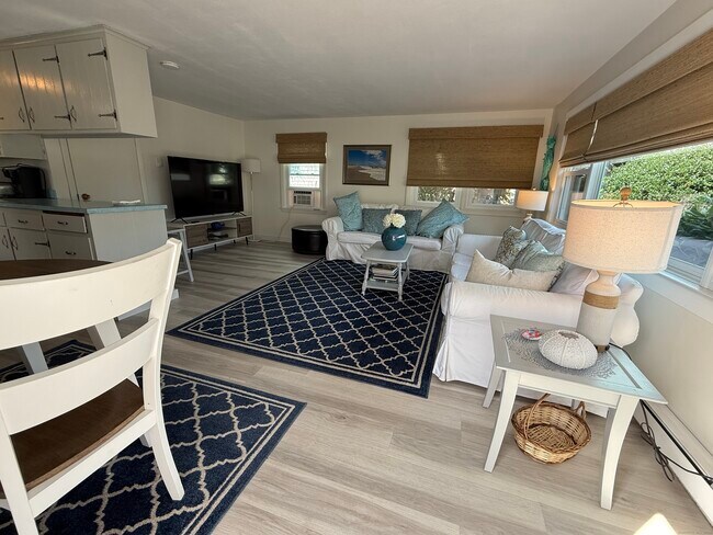 Building Photo - 2 Reed Ave