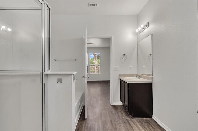 Building Photo - 9300 China Rose Dr