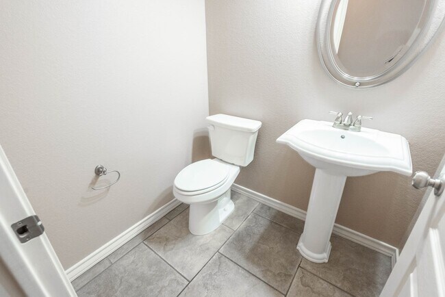 Building Photo - 3 Chambord Dr