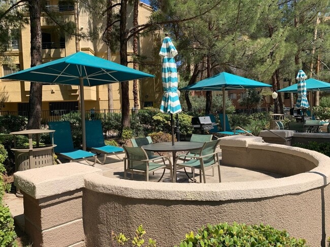 Building Photo - 220 E Flamingo Rd