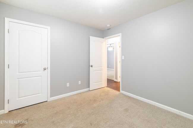 Building Photo - 2013 Paris Rd NW