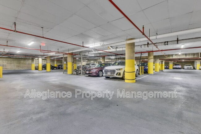 Building Photo - 1001 N Randolph St