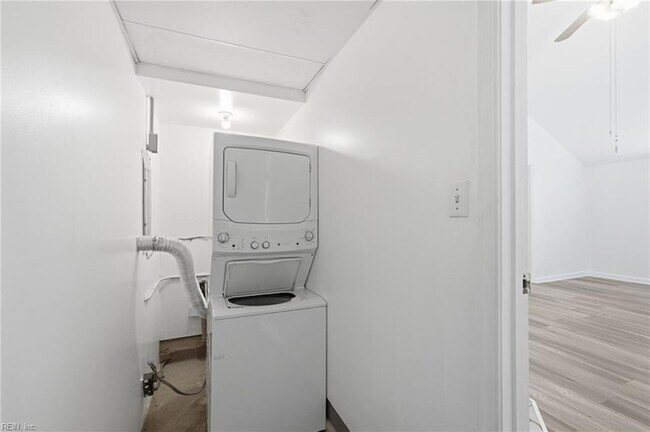 Building Photo - 5545 Aragon Dr