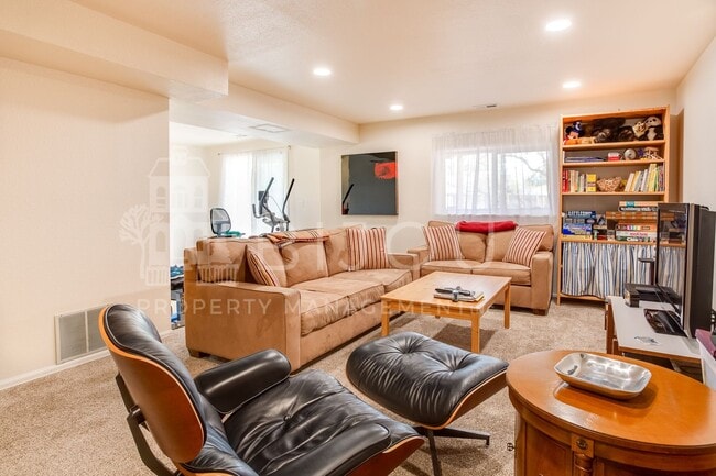 Building Photo - Located in the Hills of Rockrimmon!