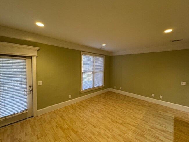 Building Photo - Atlantic Place Condo