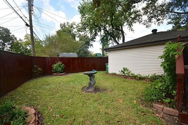 Building Photo - 9705 Westview Dr