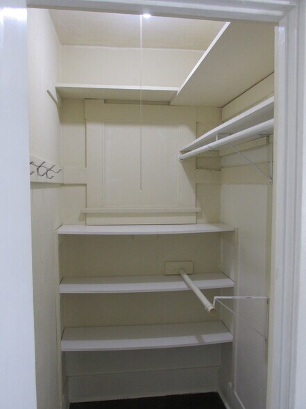 Walk-in closet - 1223 N Hoover St