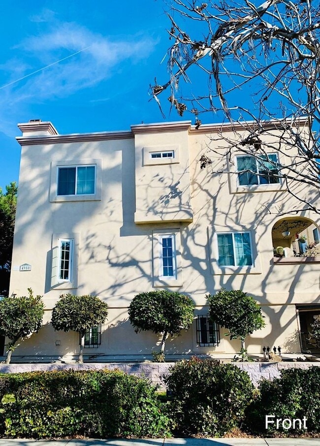 Building Photo - 3 bed updated OB townhome, near beach