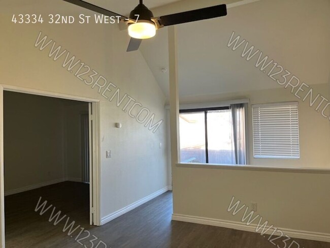 Building Photo - WEST LANCASTER 2BD/2BTH TOWNHOUSE W/ BONUS...