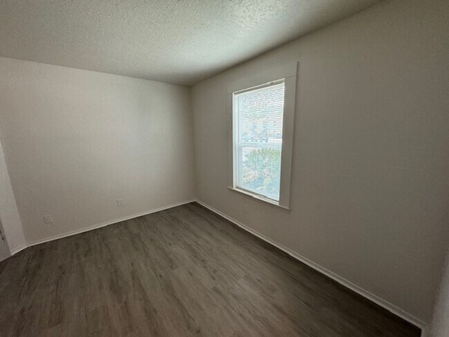 Building Photo - 1050 Meadowlark Ct SE