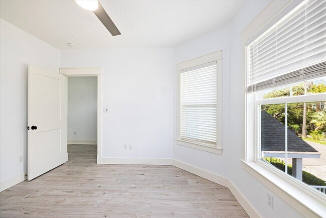 Building Photo - 2817 Avenue Q