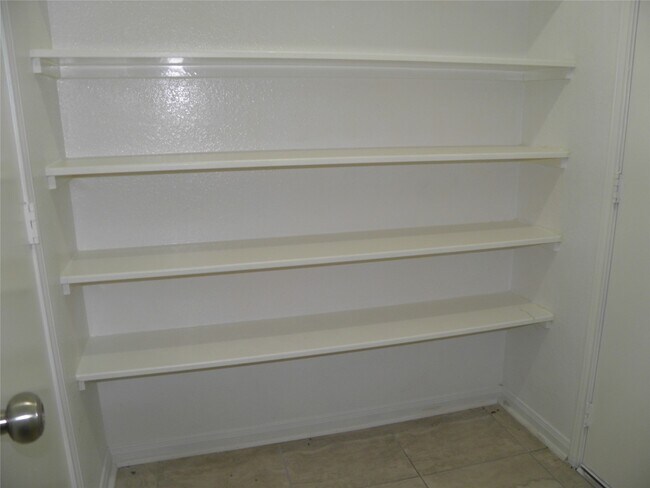 Building Photo - 9223 Grove Haven Dr