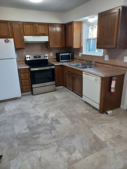 Building Photo - 1016 Riverview Dr