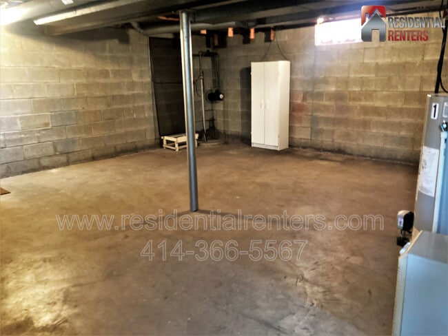 Building Photo - 3760 S Clement Ave