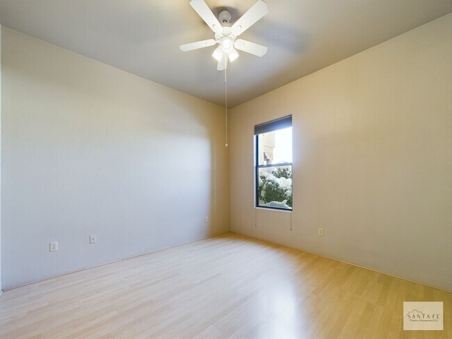 Building Photo - Highly Desirable Alameda Compound Condo!