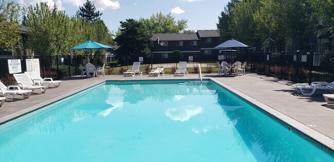 Building Photo - Two Bedroom, One Bath, 2nd Floor - End of Winter Special - Second Month Free!