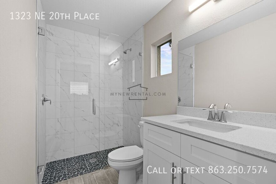 Building Photo - 1323 NE 20th Pl