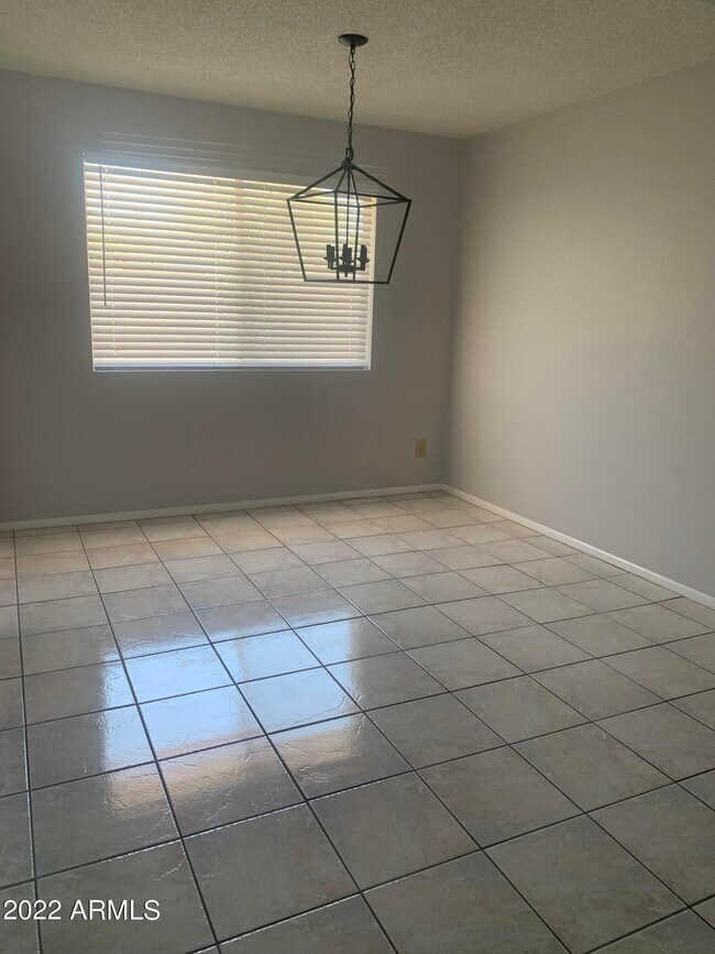 Building Photo - 4132 W Shangri La Rd