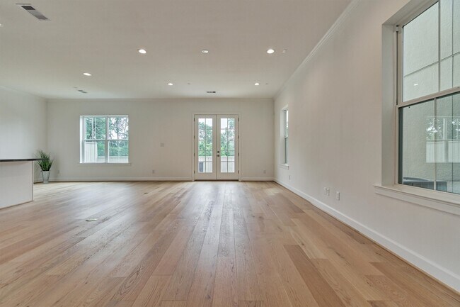 Building Photo - 2037 Carlson Creek Dr